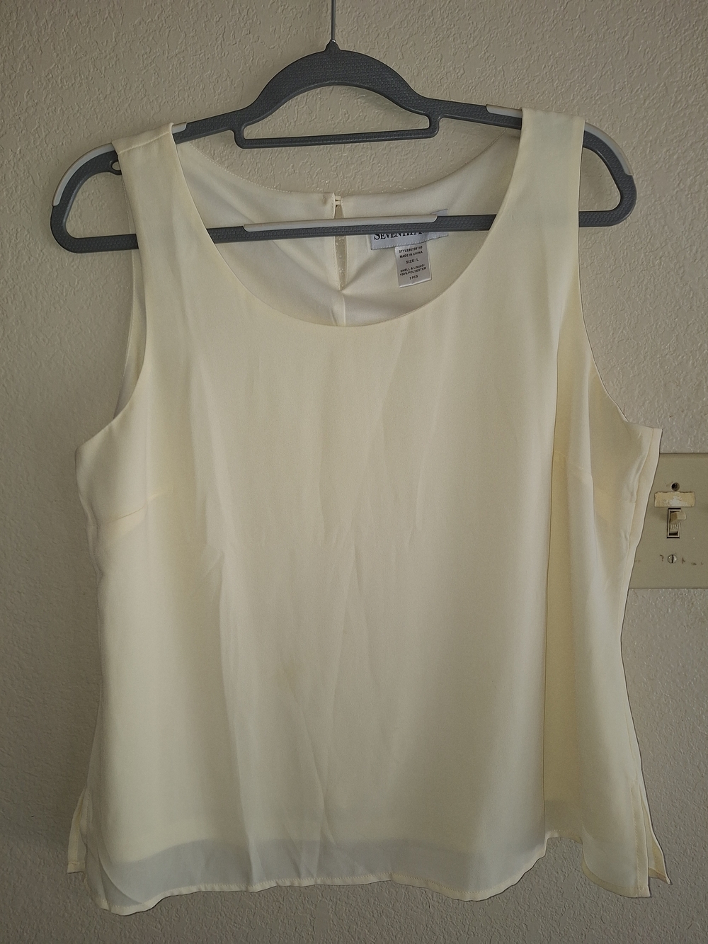 Ladies SzL Flowy Lined Seventy Sleeveless Ivory Chiffon Shell Top